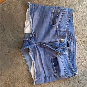 american eagle size 6 medium wash shorties